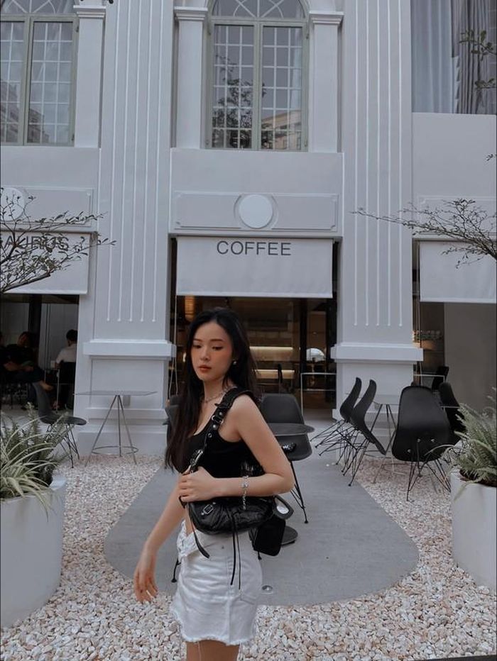 Thực tế Midu vẫn đang tận hưởng cuộc sống độc thân và chưa công khai bất kỳ mối tình nào hậu ồn ào tình ái cách đây nhiều năm về trước.