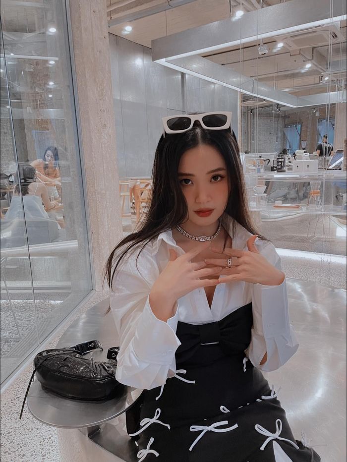 Nhan sắc trẻ trung của Midu.