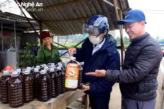 Mật mía Tân Hương được thị trường tin dùng hơn sau khi sản phẩm đạt 3 sao OCOP cấp tỉnh từ năm 2020. Ảnh: Xuân Hoàng