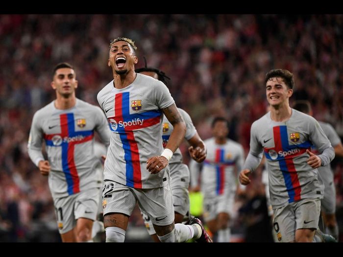 Barca sắp sửa lật đổ ngai vương của Real tại La Liga. Ảnh: Eurosports