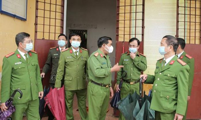 Đoàn công tác ghi nhận cơ sở vật chất tại Phân trại K1 nhiều nơi hư hỏng, xuống cấp.