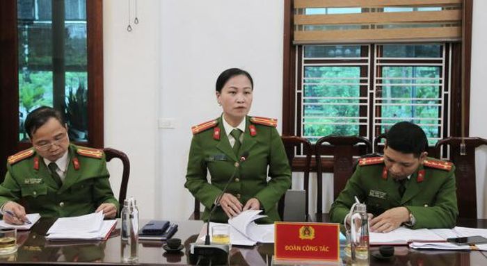 Thành viên Đoàn khảo sát nêu ý kiến tại buổi làm việc.
