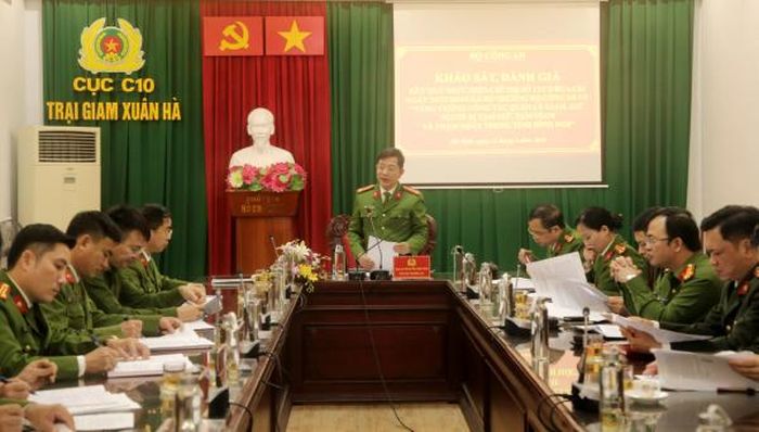 Đại tá Nguyễn Văn Yên - Phó Cục trưởng Cục Cảnh sát quản lý tạm giữ, tạm giam và thi hành án hình sự tại cộng đồng (Bộ Công an) phát biểu kết luận buổi khảo sát. 