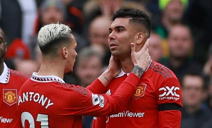 Casemiro thất vọng vì bị truất quyền thi đấu ở trận gặp Southampton. Ảnh: Reuters.