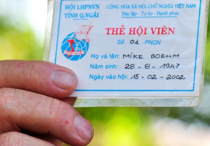 Ghi nhận những đóng góp của ông và Tổ chức Madison Quakers với các hoạt động an sinh xã hội, công tác giảm nghèo cho phụ nữ, trẻ em vùng nông thôn, Hội Liên hiệp Phụ nữ tỉnh Quảng Ngãi đã kết nạp ông Mike là hội viên danh dự Hội phụ nữ tỉnh.