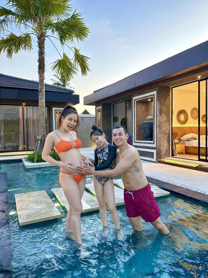 Phương Trinh Jolie tự tin khoe hình thể trong quá trình mang thai