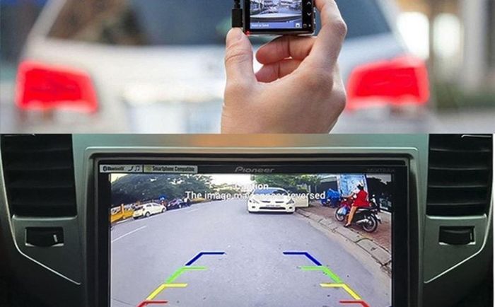 Nếu camera lùi không hoạt động có thể do giắc cắm kết nối giữa camera lùi và nguồn điện bị lỏng