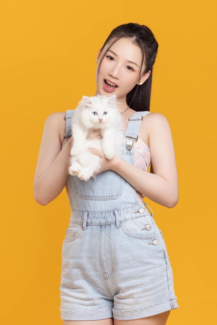  AMEE nữ tính và ngọt ngào trong Ưng quá chừng. 