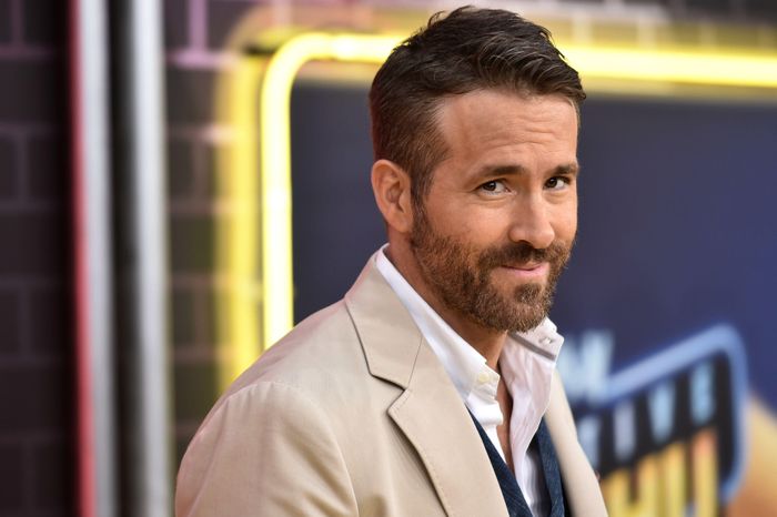 Ryan Reynolds ăn nên làm ra trong lĩnh vực kinh doanh. Ảnh: CNN.