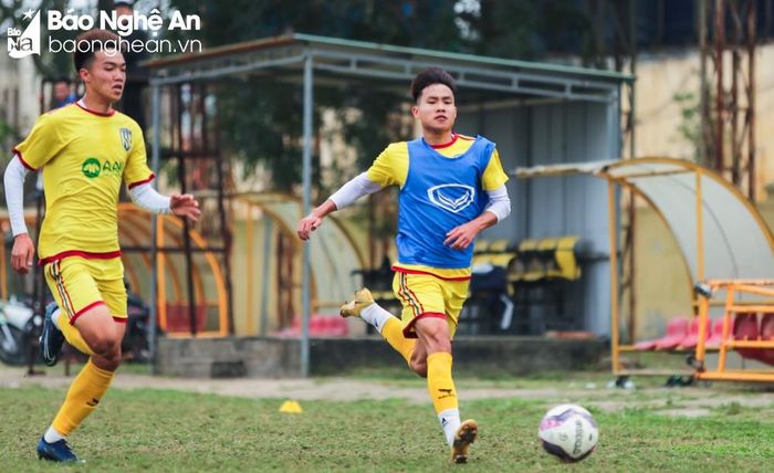 Hàng công của U19 Sông Lam Nghệ An ở thời điểm hiện tại đã có sự phục vụ của Cái Văn Quỳ. Tuy nhiên, tiền đạo này mới trở lại sau chấn thương nặng và chưa có được phong độ tốt nhất. Ảnh: Đức Anh