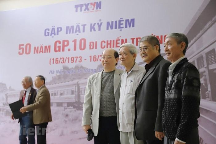  Đầu năm 1972, chiến sự leo thang, Hội nghị lần thứ 20 Ban chấp hành Trung ương Đảng (Khóa III) đề ra nhiệm vụ cho toàn Đảng, toàn quân và toàn dân: ‘Với tinh thần kiên trì kháng chiến cho đến thắng lợi hoàn toàn, phải động viên toàn lực, cố gắng vượt bậc, anh dũng tiến lên, đẩy mạnh kháng chiến.’ (Ảnh: Hoài Nam/Vietnam+) 