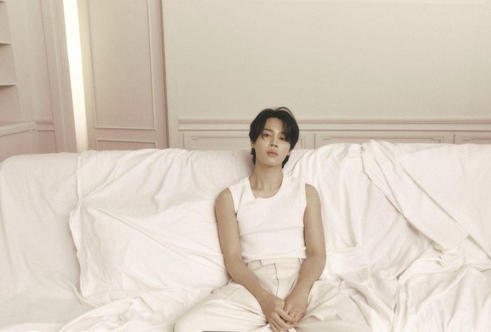  Hybe Labels tiết lộ đích thân Jimin sáng tác và viết lời cho Set me Free Pt.2. Nam ca sĩ cũng được hỗ trợ bởi Pdogg hay Supreme Boi - những tên tuổi có tiếng từng hợp tác với BTS. Ảnh: Nate. 
