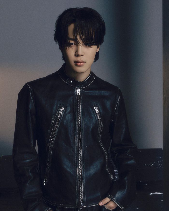  Tờ Newsis cho biết sản phẩm âm nhạc mới của thành viên nhóm BTS thể hiện ý chí quyết tâm rũ bỏ những cảm xúc đau đớn, buồn bã, trống rỗng để tiến về phía trước với những ca từ: “Tôi sẽ không trốn tránh dù có phải chịu đau đớn”, “Đừng cười nhạo tôi nữa”... Ảnh: Nate. 