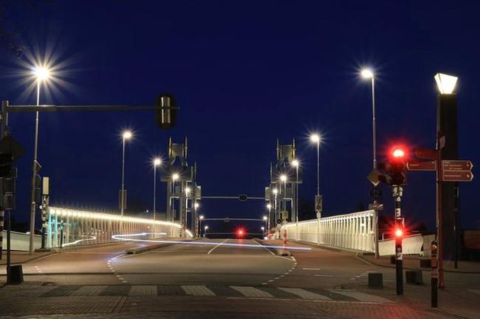 Gắn đèn LED trên đường