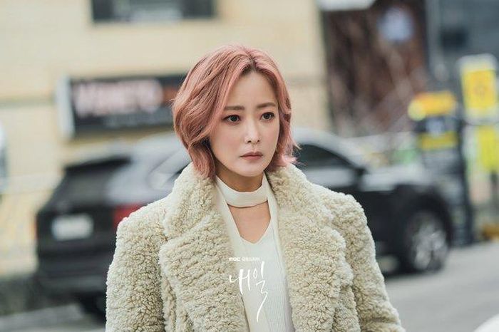 Tạo hình siêu ngầu trong Tomorrow của Kim Hee Sun cũng chẳng thể níu kéo khán giả