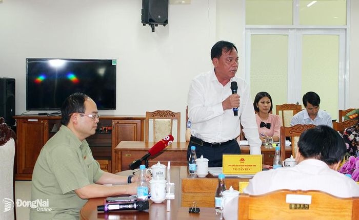Phó chủ tịch UBND tỉnh Võ Tấn Đức nêu ý kiến tại hội nghị
