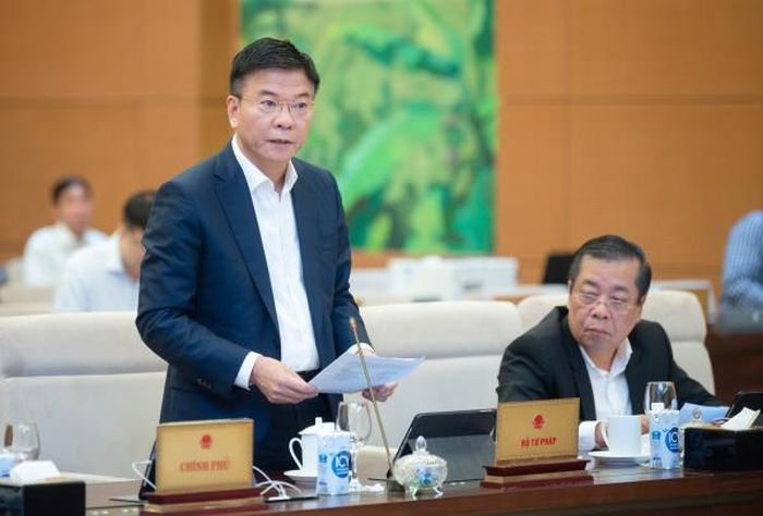 Bộ trưởng Bộ Tư pháp Lê Thành Long trình bày tờ trình Luật CCCD sửa đổi.