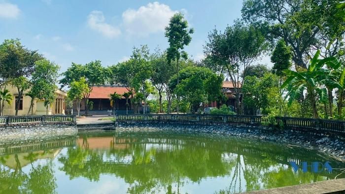 Đền thờ cá Vua thời Lê Trung Hưng.