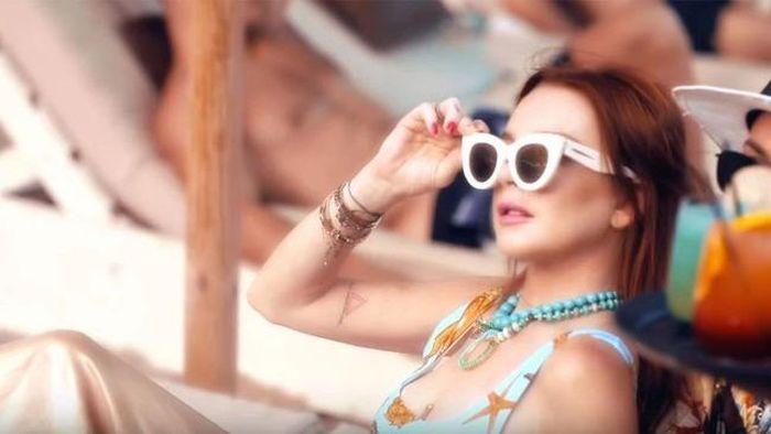 Lindsay Lohan trong chương trình "Lindsay Lohan's Beach Club"