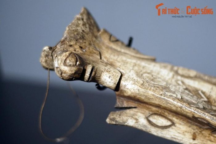 Theo các nhà nghiên cứu văn hóa, lịch porhalaan có nguồn gốc từ lịch Hindu, đã được cộng đồng cư dân Batak vay mượn và sửa đổi theo hướng đơn giản hóa cho phù hợp với tập quán văn hóa của mình.