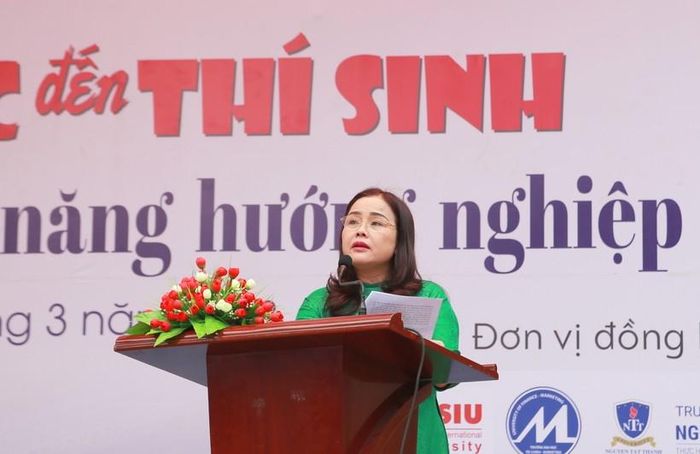 TS Lê Thị Hương, Giám đốc Sở GD&amp;ĐT Quảng Trị cho biết, chương trình tư vấn hướng nghiệp có vai trò quan trọng đối với học sinh lớp 12.
