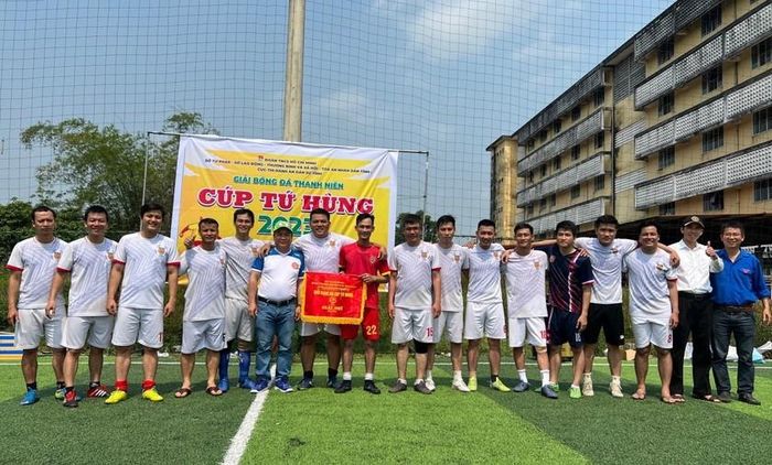 Đội chủ nhà "vui vẻ" giành giải nhì
