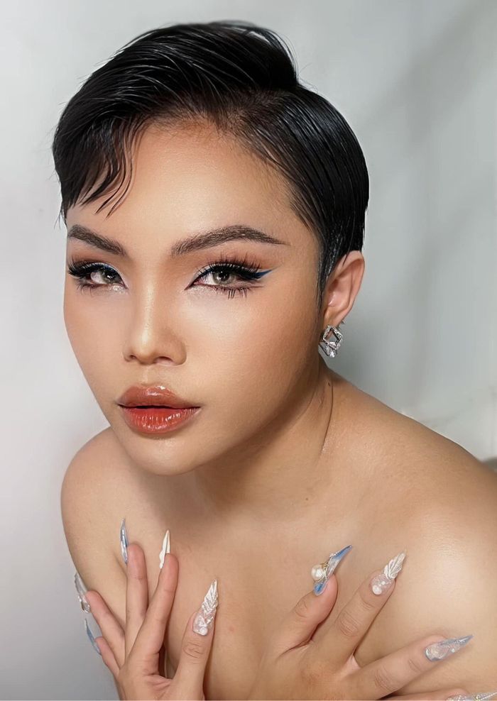 "Tôi đam mê nghệ thuật từ nhỏ và nuôi dưỡng nó đến khi lớn bằng sự nỗ lực, cố gắng. Đây là lần đầu tiên tôi được tiếp cận và làm quen nghệ thuật, nó cho tôi nhiều cơ hội cũng như các kỹ năng như giao tiếp, thuyết trình…", cô nói.