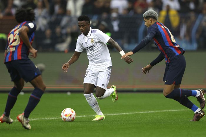Camp Nou là ngọn núi lửa với Vinicius