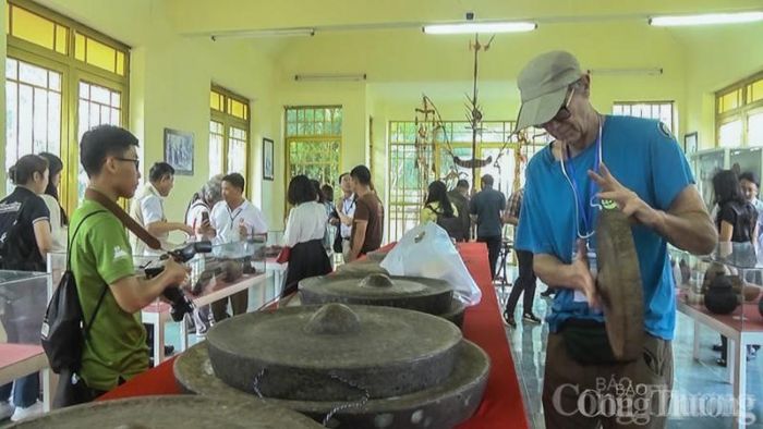 Từ bao đời nay, âm thanh cồng chiêng luôn gắn liền với phong tục, tập quán, lễ nghi trong đời sống tâm linh của người Mạ.
