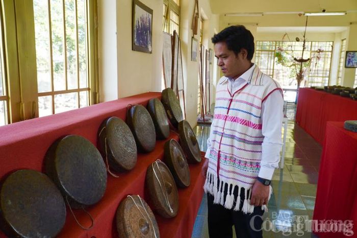 Anh K’Tông, hướng dẫn viên tại Nhà trưng bày Cồng chiêng cho biết: Nhà trưng bày cồng chiêng đã góp phần lan tỏa và bảo tồn văn hóa cồng chiêng của người Mạ trên địa bàn xã Đắk Nia nói riêng và tỉnh Đắk Nông nói chung.