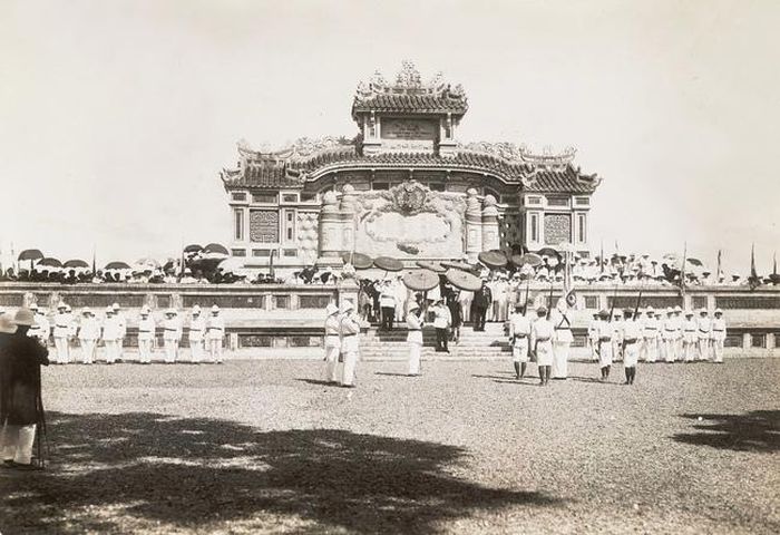 Ở Huế, trongngày khánh thành