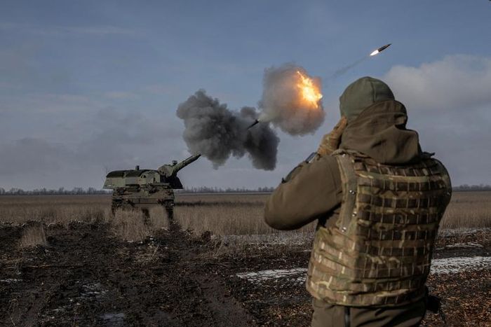 Lữ đoàn pháo binh hạng nặng 43 của Ukraine khai hỏa pháo ở vùng Donetsk, Ukraine. Ảnh: Reuters
