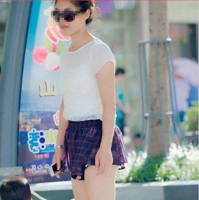 Lựa chọn trang phục phù hợp không những thể hiện gu thẩm mỹ, sự tôn trọng đối với người xung quanh mà còn thể hiện sự tôn trọng với nội quy nhà trường.