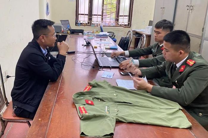 Cơ quan công an lấy lời khai với Nguyễn Thế Long. (Ảnh: CACC)
