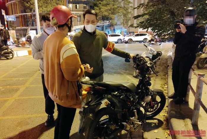 “Tôi cũng nhận thức được việc điều khiển xe mà tháo hết yếm, chế độ nhiều chi tiết rất nguy hiểm, sau lần này tôi xin hứa không tái phạm”, T.T.H.Tr. cho biết.