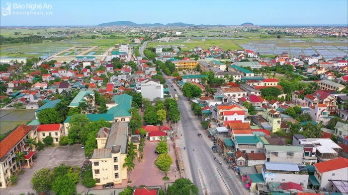 Huyện Quỳnh Lưu đang tích cực triển khai nhiều hoạt động hướng về buổi lễ đón Bằng công nhận huyện đạt chuẩn nông thôn mới và khai trương du lịch biển Quỳnh. Ảnh: TH