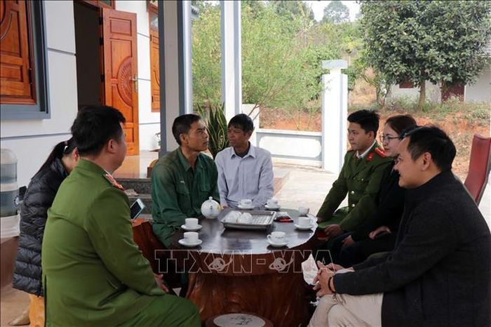 Thành viên Câu lạc bộ tuyên truyền, vận động người lầm lỡ tái hòa nhập cộng đồng tại xã biên giới Chiềng Sơn (Mộc Châu, Sơn La).