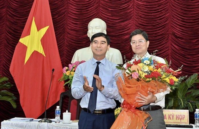Bí thư tỉnh ủy Bình Thuận Dương Văn An chúc mừng ông Nguyễn Hồng Hải