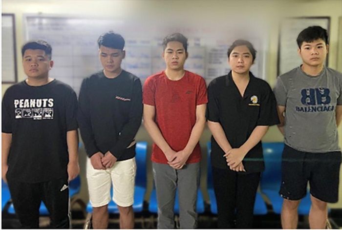 Các nghi phạm tại cơ quan công an.