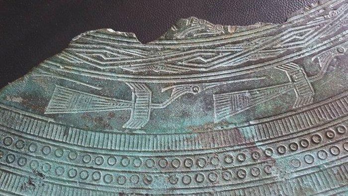 Chi tiết hoa văn trang trí mặt trống
