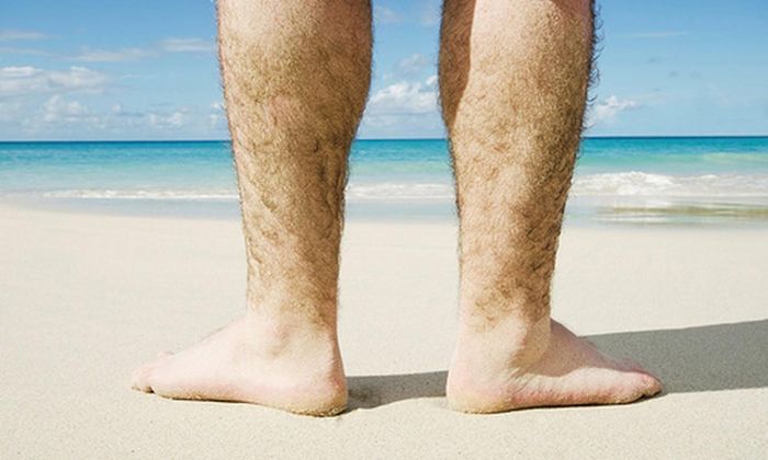 Thực tế, lông chân không chỉ là “tín hiệu” phản ánh sức khỏe mà còn có tác dụng điều hòa nhiệt độ cơ thể. Lông chân cũng mang lại tác dụng cách ly nhất định, ngăn cản một số vi khuẩn tiếp xúc trực tiếp với da. Lông chân dài còn thể hiện thận khí tốt, đem tới khả năng giải độc ở thận. Cơ thể càng ít tích tụ độc tố sẽ càng khỏe mạnh và sống lâu hơn.