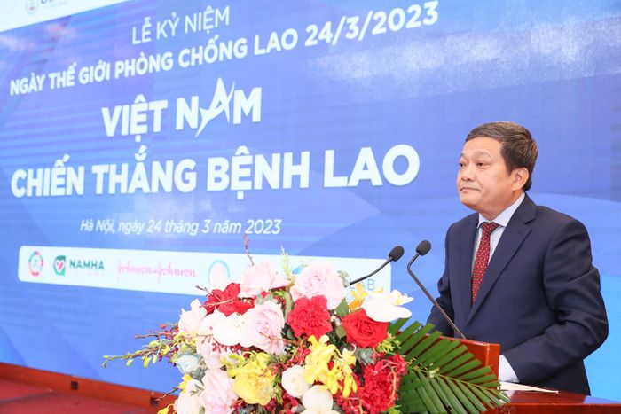 Ông Đinh Văn Lượng, Giám đốc Bệnh viện phổi Trung ương,Trưởng ban Điều hành Chương trình chống lao Quốc gia.