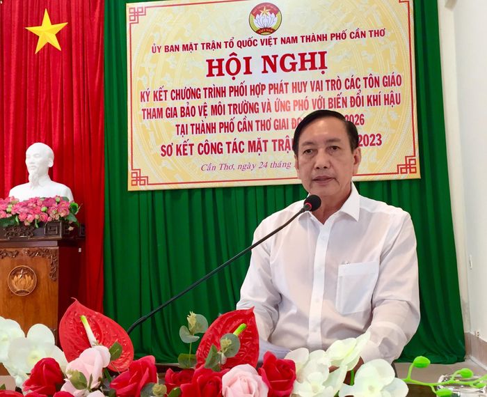 Phó Chủ tịch Ủy ban MTTQ. TP Cần Thơ báo cáo kết quả hoạt động Mặt trận quý 1 năm 2023.