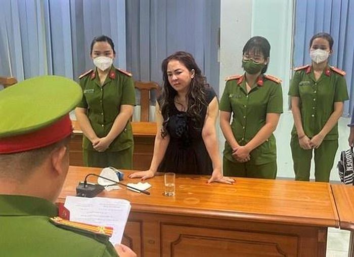  Bà Nguyễn Phương Hằng ở thời điểm bị khởi tố. Ảnh: Công an TP.HCM. 
