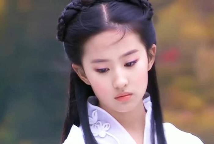 Nhan sắc gây thương nhớ của "Tiểu Long nữ đông fan nhất màn ảnh nhỏ"