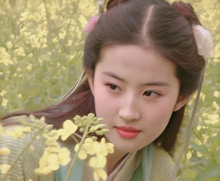 Nàng tiểu hoa có khởi đầu thuận lợi đến mức khiến nhiều người "đỏ mắt" ghen tỵ