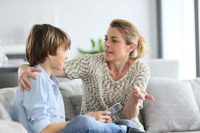 Một cách khác để lắng nghe chăm chú và lưu giữ thông tin là đặt câu hỏi. (Ảnh: ITN).