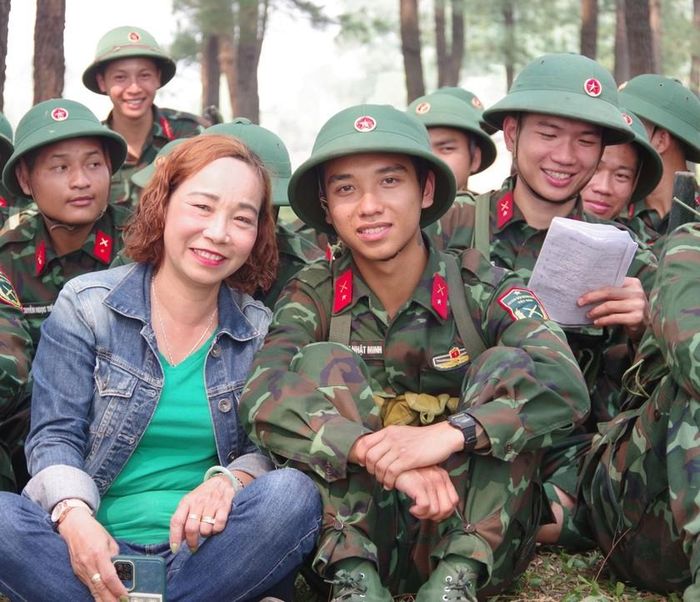 Nhiều cung bậc cảm xúc khi được gặp lại người mẹ thân yêu của mình.