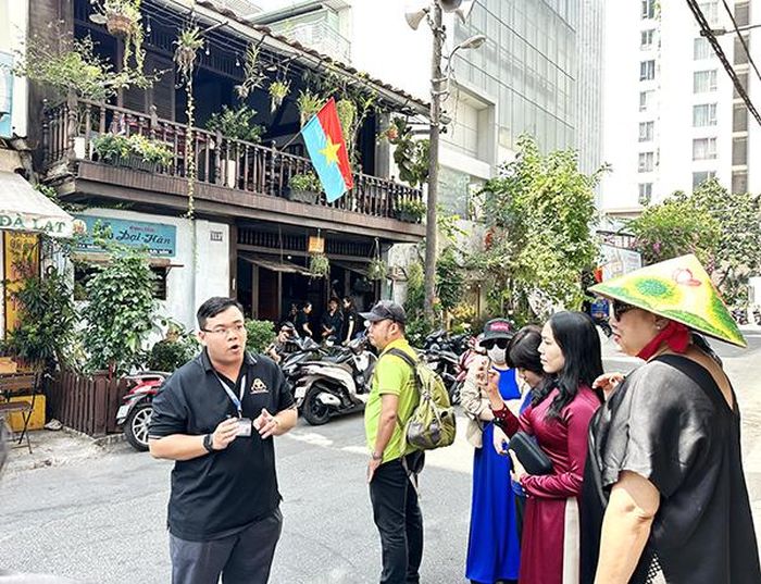 Di tích Hầm nổi và Hộp thư bí mật, nơi duy nhất được cấp phép treo cờ 2 màu tại TP.HCM