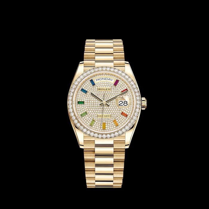 Mẫu đồng hồ từ Rolex có kích thước mặt số 36 mm, phù hợp với dáng cổ tay nhỏ. Bên cạnh đó, phần mặt số nhìn sang trọng khi được nạm kim cương và sử dụng 12 viên ngọc bích làm vạch chỉ giờ. Thiết bị xem giờ mang tông vàng cổ điển có giá khoảng 125.000 USD. Ảnh: Rolex.